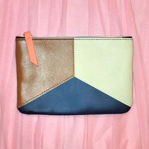 NEW Ipsy makeup bag; tri-color brown, tan & navy blue; peach zipper pull